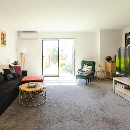 Modern 2 Bedroom By Hagley Park